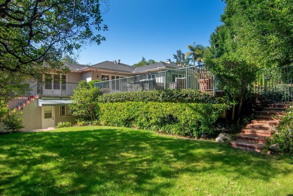 Spacious 6-bedroom Holmby Hills With Pool, Game Room, And Near Ucla Villa Los Angeles
