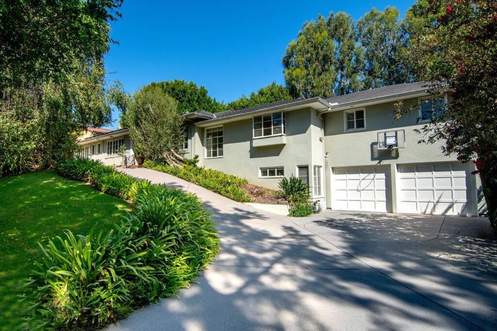 Villa Spacious 6-bedroom Holmby Hills With Pool, Game Room, And Near Ucla Los Angeles