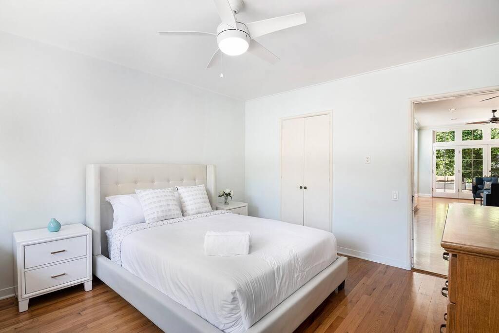 Spacious 6-bedroom Holmby Hills With Pool, Game Room, And Near Ucla Villa