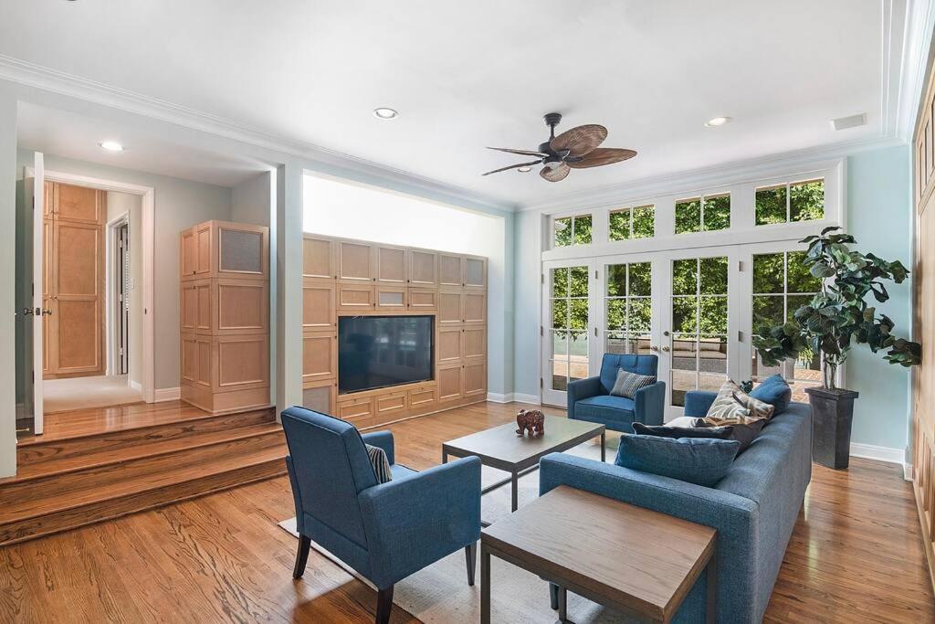 Villa Spacious 6-bedroom Holmby Hills With Pool, Game Room, And Near Ucla Los Angeles