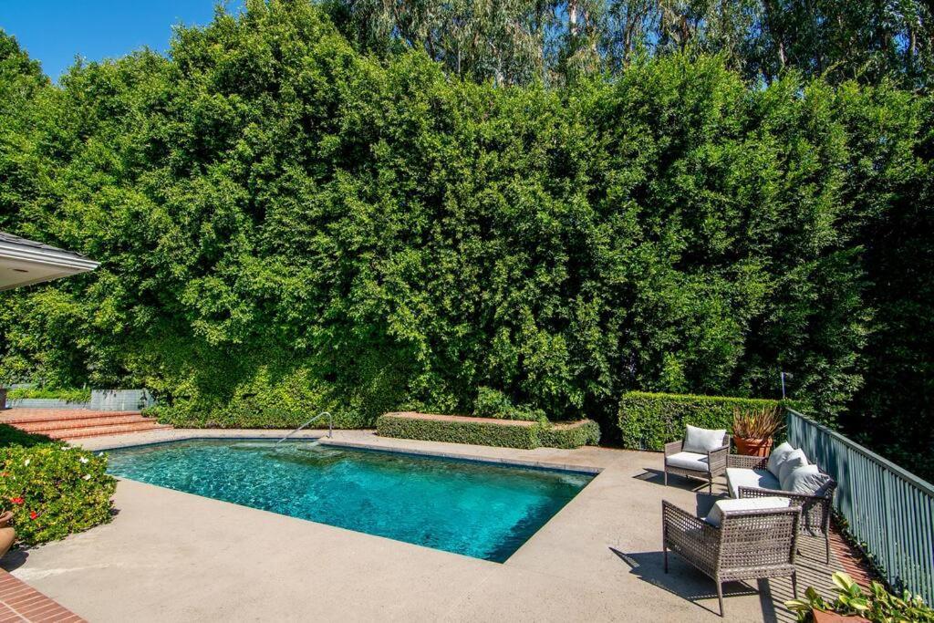 Spacious 6-bedroom Holmby Hills With Pool, Game Room, And Near Ucla