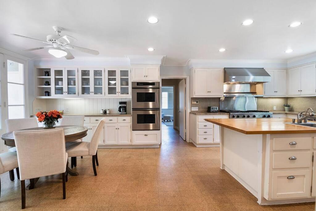 Spacious 6-bedroom Holmby Hills With Pool, Game Room, And Near Ucla Villa