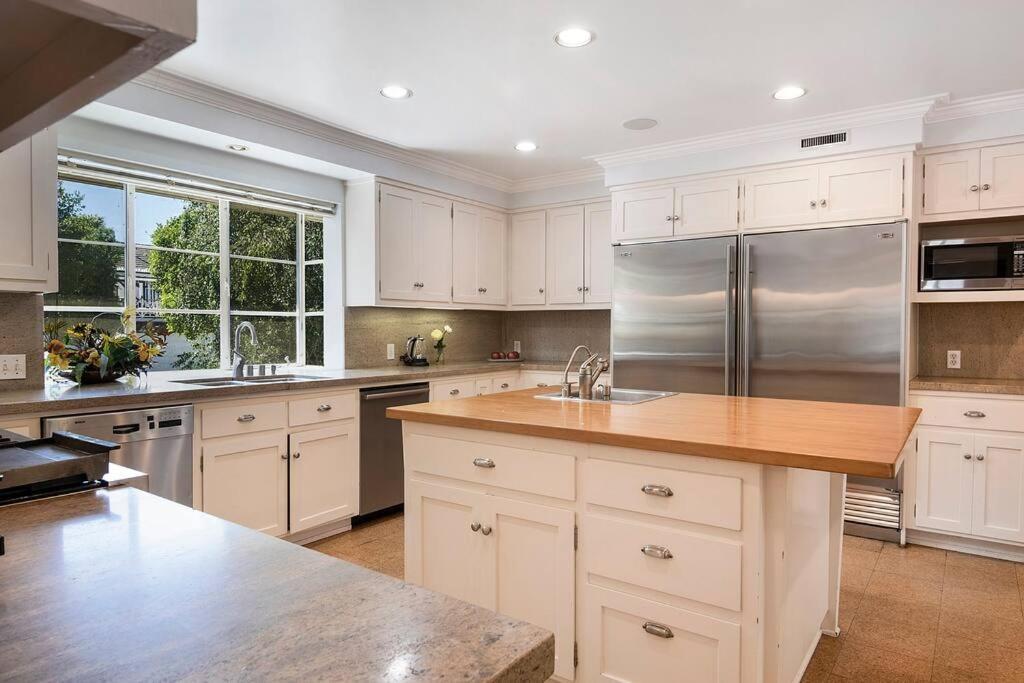 Spacious 6-bedroom Holmby Hills With Pool, Game Room, And Near Ucla *