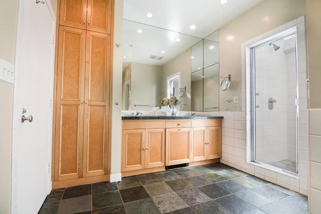 Spacious 6-bedroom Holmby Hills With Pool, Game Room, And Near Ucla * Los Angeles