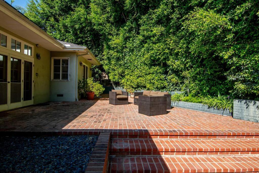 Spacious 6-bedroom Holmby Hills With Pool, Game Room, And Near Ucla Villa