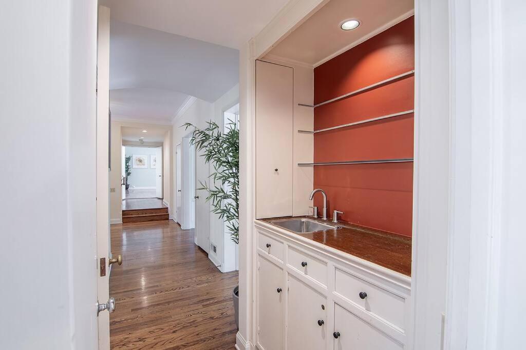 Spacious 6-bedroom Holmby Hills With Pool, Game Room, And Near Ucla Los Angeles